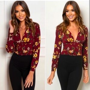 🌸 NWT Long Sleeve V-Neck Floral Blouse